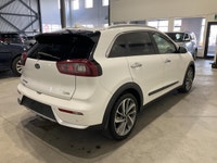 Le Kia Niro 2017 SX TOURING CUIR TOIT MAGS CAMERA RECUL CRUISE offert chez AutoStudio 72 à Mirabel e... (image 5)