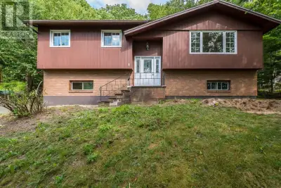 Welcome to the sought-after Silversides community of Waverley! This 3-bedroom, 1.5-bathroom split-en...