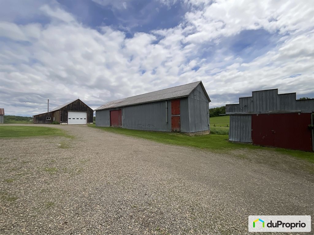 $2,100,000 - Taxes not included / lot included - Farm for sale — photo 3