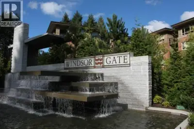 Fully Renovated Ground-Level Condo with Massive Private Yard - Windsor Gate Rarely available 1,050 s...