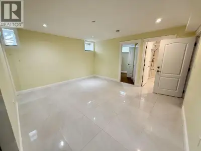 Prime Killarney location! Steps from Dr. H. N. MacCorkindale Elementary. Enjoy quick transit to Metr...