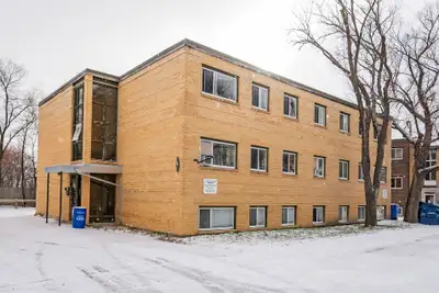 $1005/month- 1 Bedroom/ 1 bath Available March 1st in Norwood Flats. Mid Century 1 bedroom 1 bath ap...