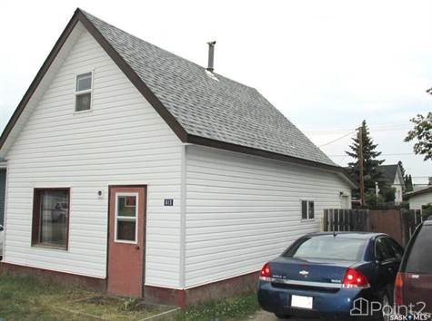 613 7th AVENUE W in Houses for Sale in Nipawin - Image 2