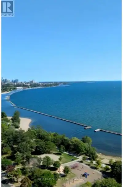 Stunning Unobstructive Lakeview. 1+1 Den W/ 2 Full Bath. Den Can Be Used As Second Bedroom With Cust...