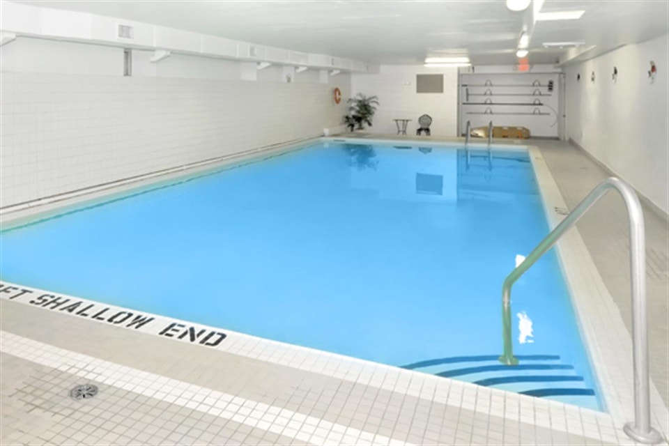 2 Bedroom Apartment in Ottawa West for October or December 3