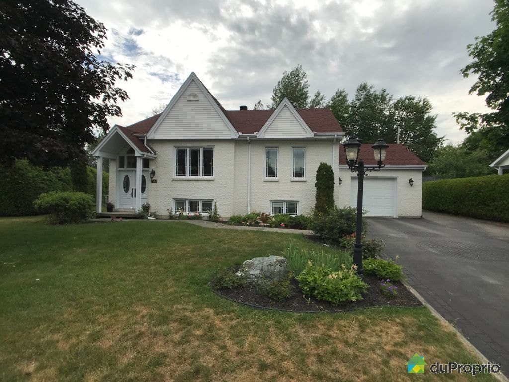 $650,000 - Bungalow for sale in Sherbrooke (Mont-Bellevue) — photo 1
