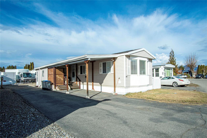 41 3745 Lakeshore Road, Kelowna, British Columbia Houses for Sale