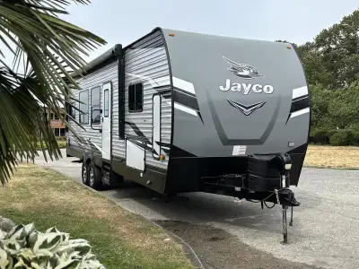 This 2021 Jayco Jay Flight Octane 277 toy hauler travel trailer is designed to comfortably accommoda...