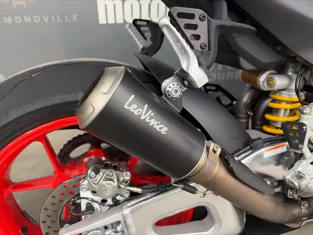 2024 Aprilia RSV4 in Sport Bikes in Drummondville - Image 6