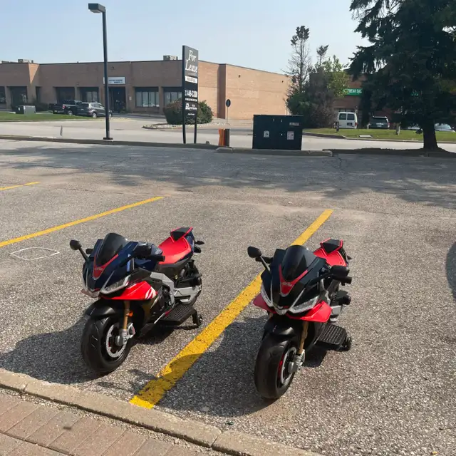 12V & 24V APRILIA RACE MOTORCYCLE BIKE FOR KIDS! RUBBER WHEELS in Toys & Games in Markham / York Region - Image 2