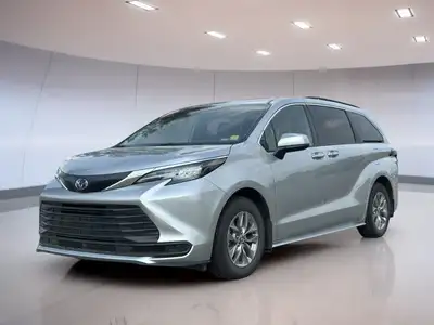 Discover a smart family mover at Ens Toyota in Saskatoon with this used 2025 Toyota Sienna LE Hybrid...