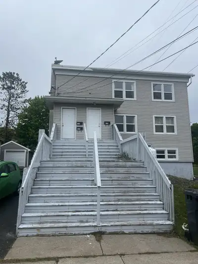 Available now! This fully renovated bachelor unit offers comfortable, low-maintenance living in a co...