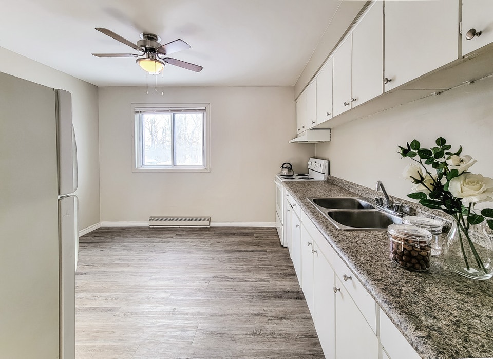 ALL INCLUSIVE - WELLINGTON COURT 2 Bedroom Apartment in Fergus 4