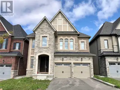 Immaculate and bright executive 4-bedroom detached home in one of Aurora's most sought-after neighbo...