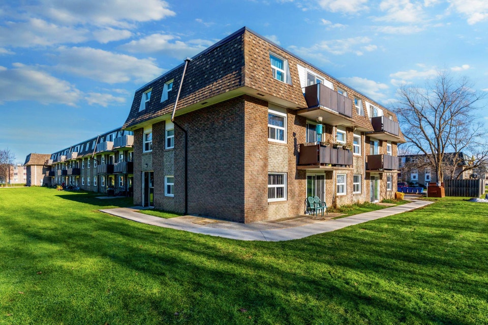 Huron Manor Apartments - 1 Bedroom, 1 Bath B Apartment for Rent 2