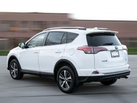 2018 Toyota Rav4 LE PKG AWD White Exterior on Black Interior comes with Back up Camera ,Heated seats... (image 3)