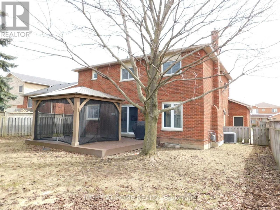 128 WILLIAM STEPHENSON DRIVE Whitby (Blue Grass Meadows), Ontari 3