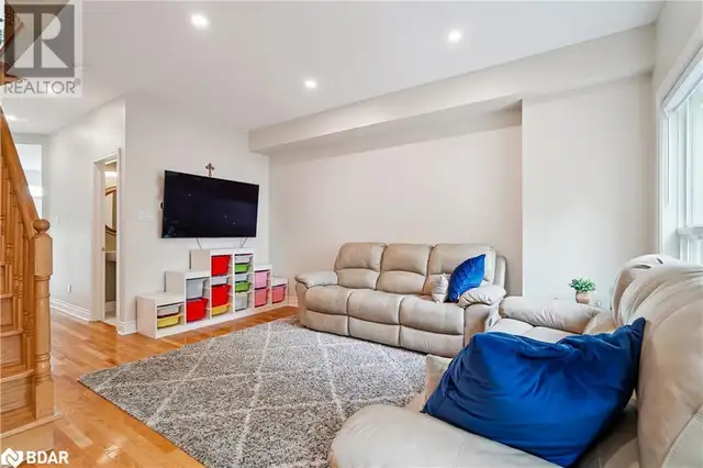 10 LORING DOOLITTLE Court Aurora, Ontario63005669858433121