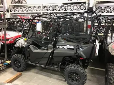 2025 HONDA SXS 700 M4DS SXS 700 M4DS Pioneer 4 Seater, Auto or Paddle Shift Green Deluxe NEW - Reg $...