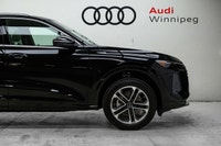 This Audi Q5 delivers a Intercooled Turbo Premium Unleaded I-4 2.0 L/121 engine powering this Automa... (image 4)
