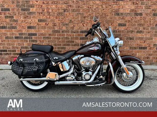 2011 Harley-Davidson Heritage Softail Classic **CANADIAN BIKE**  in Street, Cruisers & Choppers in Markham / York Region - Image 2