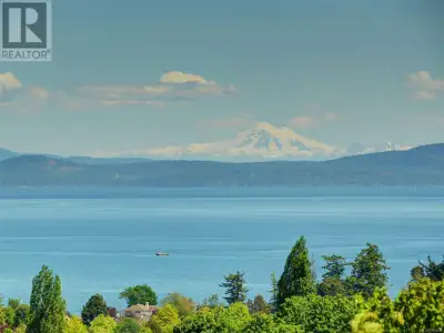 SAYWARD HILL offers Victoria's best VIEWS & LIFESTYLE, overlooking world-class golf at Cordova Bay,...