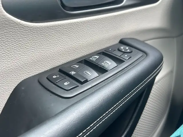 2023 Chrysler Pacifica Touring L AWD4329205524024627217