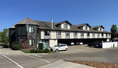 Amazing 1 bed Apartment located on the beach front in Sylvan!