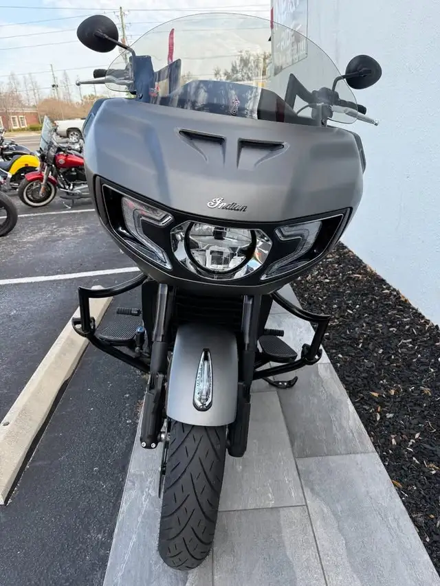 2023 INDIAN MOTORCYCLE CHALLENGER TITANIUM SMOKE 1800CC-BLACK! in Street, Cruisers & Choppers in Edmonton - Image 8