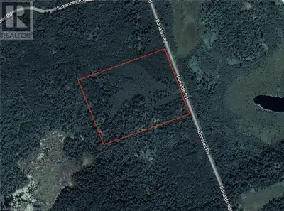 Welcome to your own natural paradise. Look no further, over 30 acres of beautiful mixed forest, vaca...