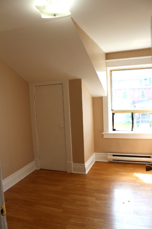 2 BEDROOM APARTMENT FOR RENT 74 HENRY STREET TRENTON ON Long Term