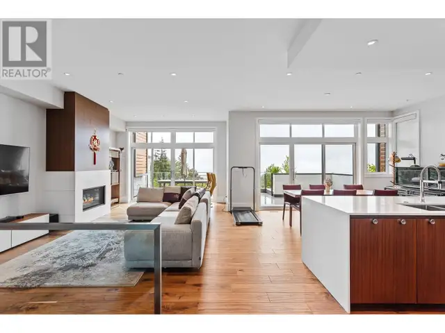 2823 CHIPPENDALE ROAD West Vancouver, British Columbia in Condos for Sale in Downtown-West End - Image 4