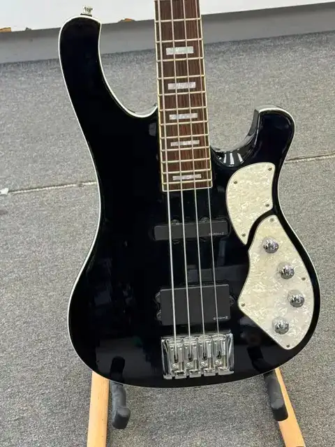 Schecter Stargazer-4 Electric Bass in Guitars in Oakville / Halton Region - Image 4
