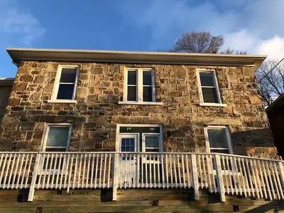 Spacious 2 Bedroom Apartment in DT Cambridge! (17A) • 2 Bedrooms • 1 Bathroom with Soaker Tub • Frid...
