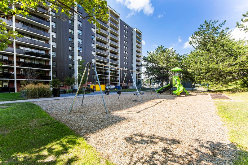 Scarborough Bachelor Apartment for Rent 750 Morningside Avenue Long