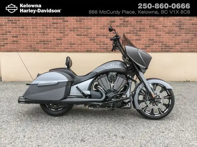 2016 Victory Motorcycles Magnum X-1 Stealth Edition in Sport Touring in Kelowna - Image 2