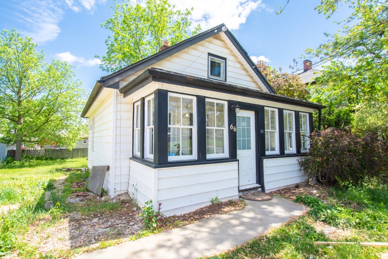 **UPDATED* BEAUTIFUL 2 BEDROOM HOUSE IN THOROLD!! Long Term Rentals