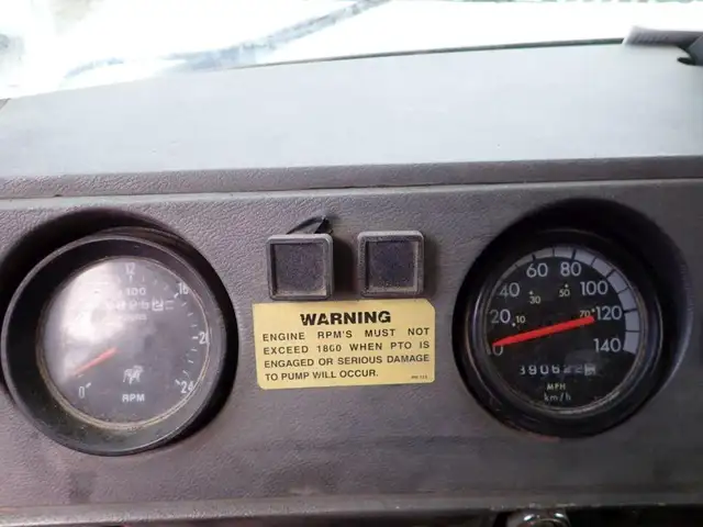 2001 Mack RB688S in Heavy Trucks in Longueuil / South Shore - Image 14