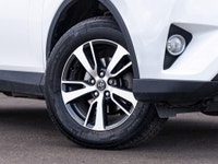 CARGET AUTOMOTIVE is thrilled to offer this The 2016 Toyota RAV4 XLE, a practical compact SUV offeri... (image 4)