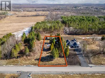 Nestled in the established and sought-after neighbourhood of Sapphire Hill, this spacious lot is loc...