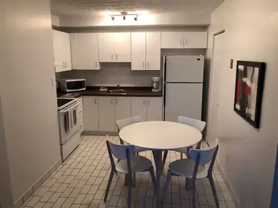 IMMEUBLE TRANQUILLE, SUD, 2IEME ÉTAGE, ENTRÉE LAVEUSE SÉCHEUSE, ENTRÉE LAVE-VAISSELLE, GRAND RANGEME...