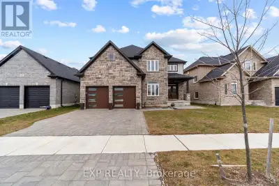 Welcome to 222 Boardwalk Way, a show-stopping modern residence located in Dorchester's sought-after...