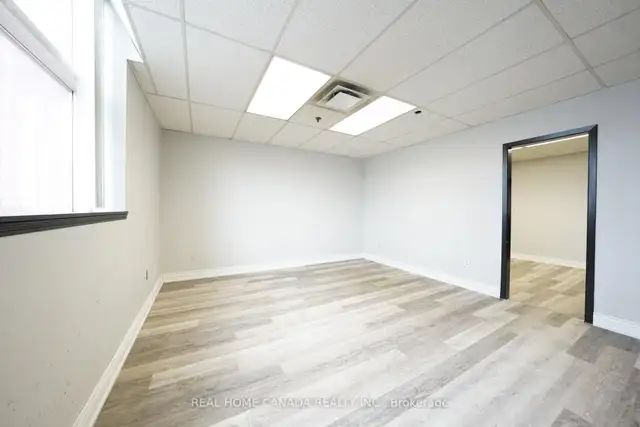 6200 Sq Ft Industrial Warehouse Space for Rent in Burlington in Commercial & Office Space for Rent in Oakville / Halton Region - Image 4