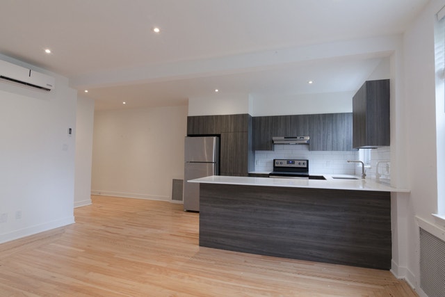 2105 Chomedey Street — photo 1