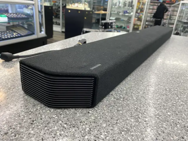Samsung HW-Q950T Sound Bar (No Remote) in Stereo Systems & Home Theatre in City of Toronto - Image 2