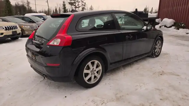 2011 Volvo C3064840174156035124