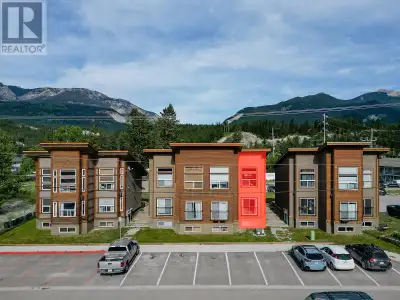 If you're looking for a move-in ready, open concept town-home with great views of the Selkirk Mounta...