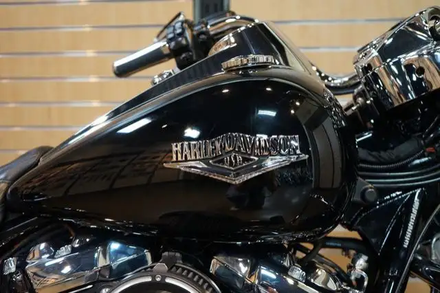 2018 Harley-Davidson FLHR - Road King in Sport Touring in Medicine Hat - Image 7