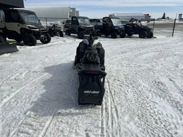 2026 Ski-Doo Summit Adrenaline 850 E-TEC 146 ES H_Alt Powder in Snowmobiles in Portage la Prairie - Image 6