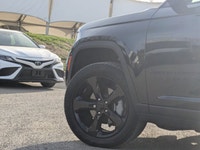 Look at this 2023 Jeep Grand Cherokee Limited. Its Automatic transmission and Regular Unleaded V-6 3... (image 8)